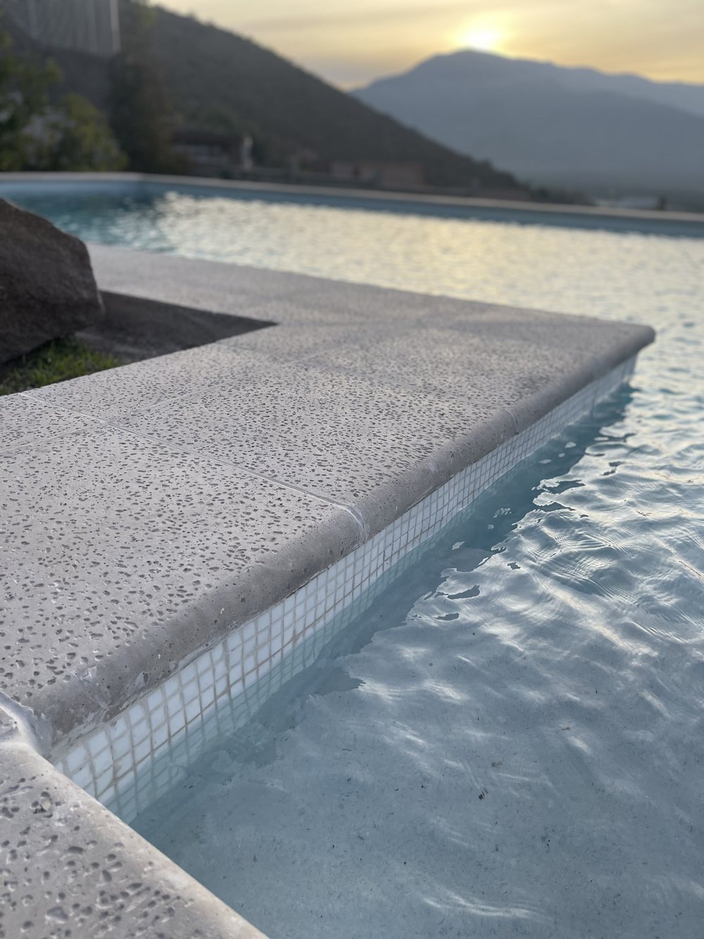 Detalle de terminación en piscina Multipiscinas