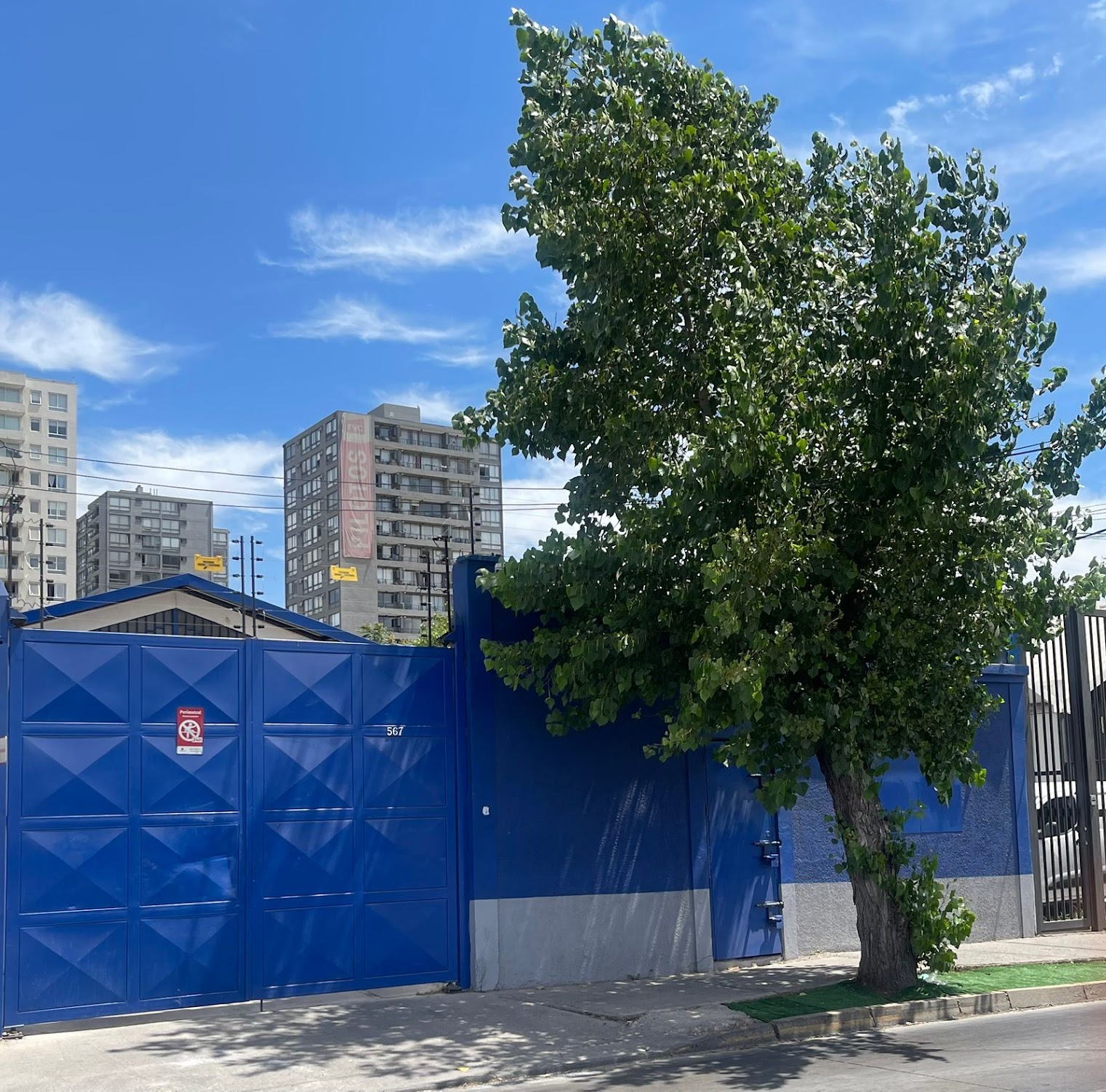 Fachada Multipiscinas Santiago
