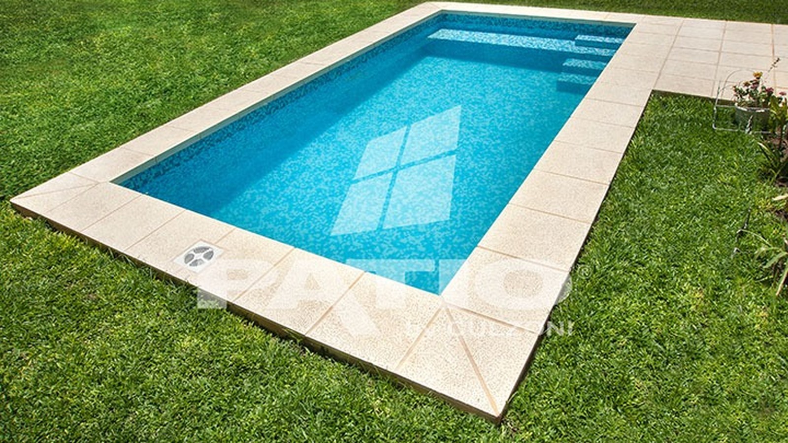 Piscina con borde Culzoni instalado por Multipiscinas